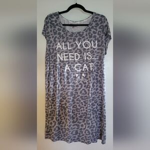 Daisy Fuentes Gray Graphic Tee